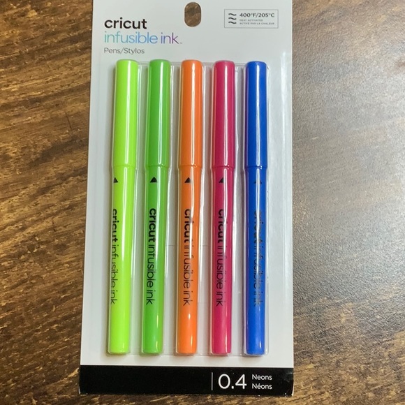 CRICUT Infusible Ink Neons 5 Markers plus Washable Fabric Pen - Picture 2 of 6